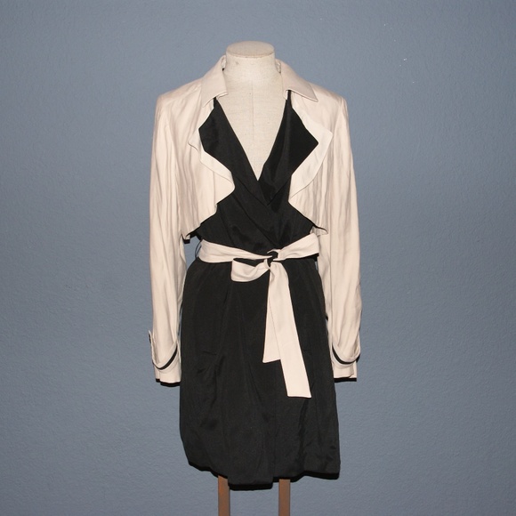 Joinus Jackets & Blazers - JOINUS Black+Beige Colorblock Trench Coat Jacket M